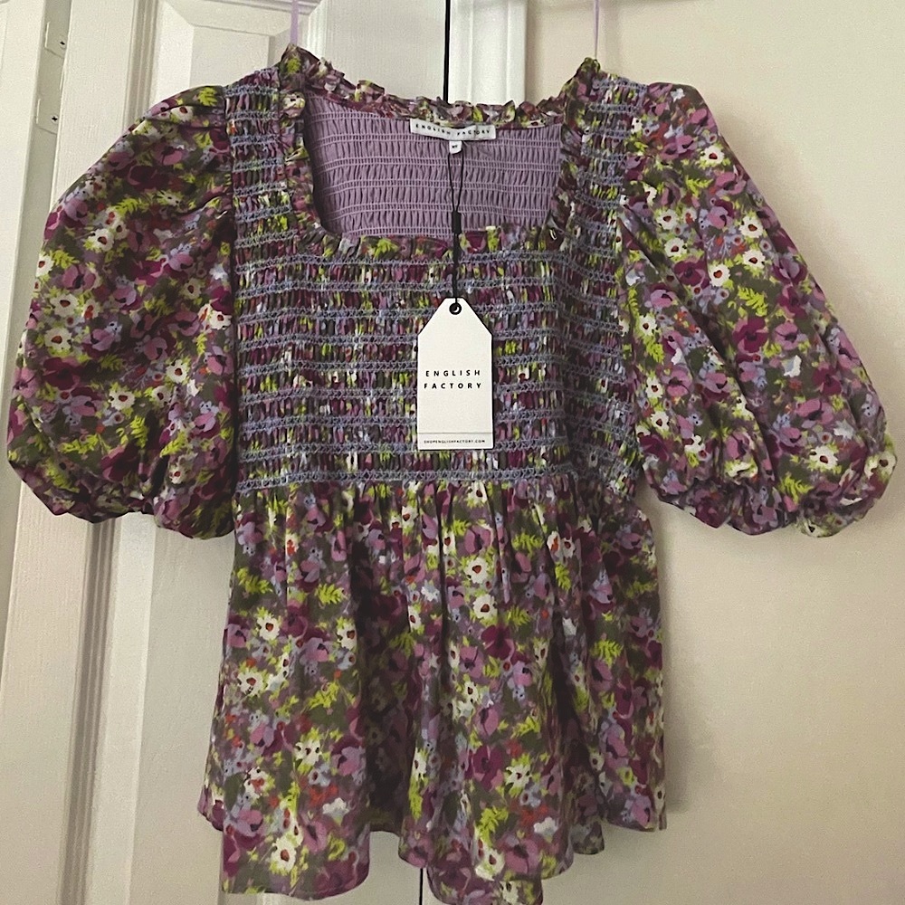 NWT puffy sleeve top